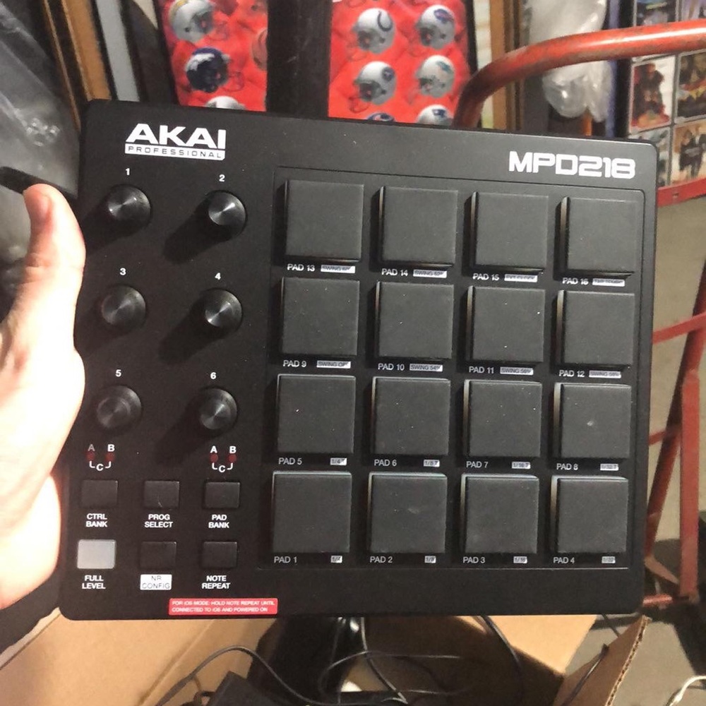 Akai MPD218 controller